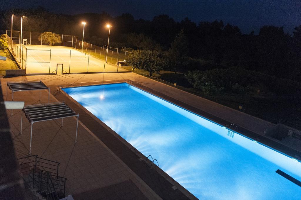 Hotel La Masia Pont de Molins Bagian luar foto